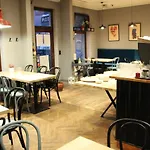 Blooms Inn - City Center Poznan By Friendly Apartments